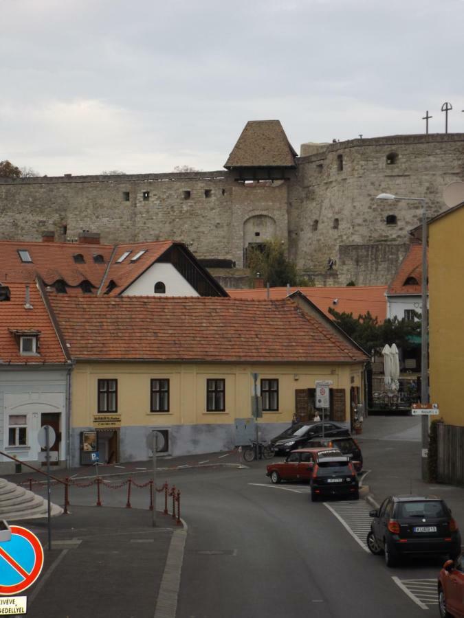 Vitalis Apartman Eger Eksteriør billede
