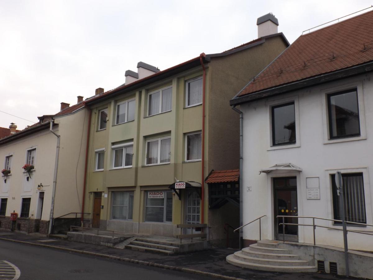 Vitalis Apartman Eger Eksteriør billede